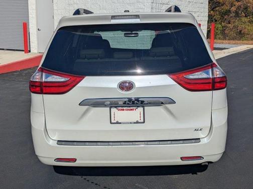 2017 Toyota Sienna XLE