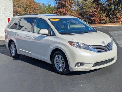2017 Toyota Sienna XLE