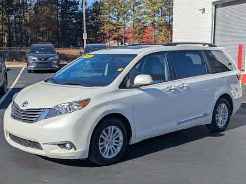 2017 Toyota Sienna XLE
