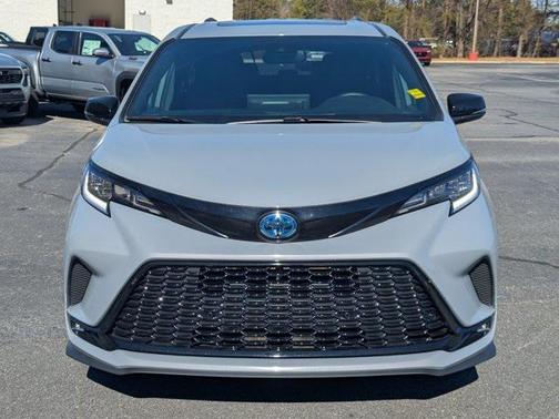 2025 Toyota Sienna XSE 7 Passenger