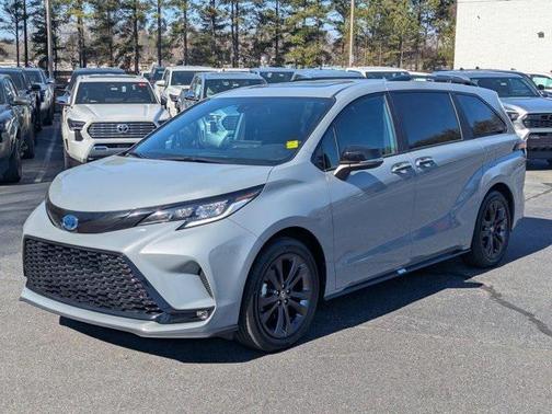 2025 Toyota Sienna XSE 7 Passenger