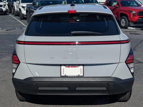 2026 Hyundai KONA SE
