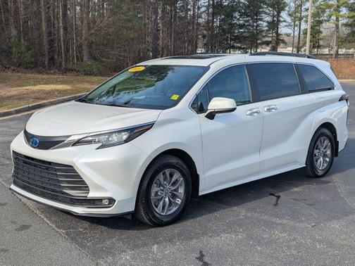 2025 Toyota Sienna XLE