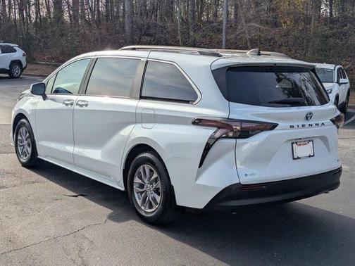 2025 Toyota Sienna XLE