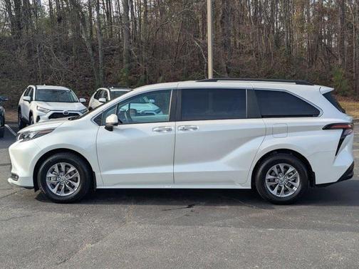 2025 Toyota Sienna XLE