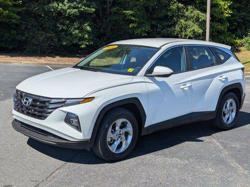 White Pearl 2024 Hyundai TUCSON SE