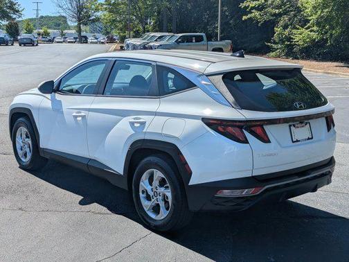 White Pearl 2024 Hyundai TUCSON SE