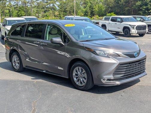 2024 Toyota Sienna XLE
