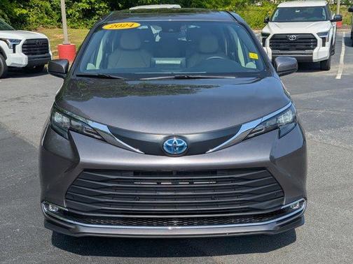 2024 Toyota Sienna XLE