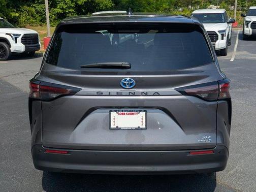 2024 Toyota Sienna XLE
