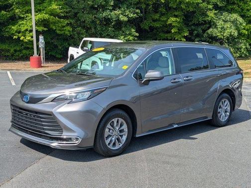 2024 Toyota Sienna XLE