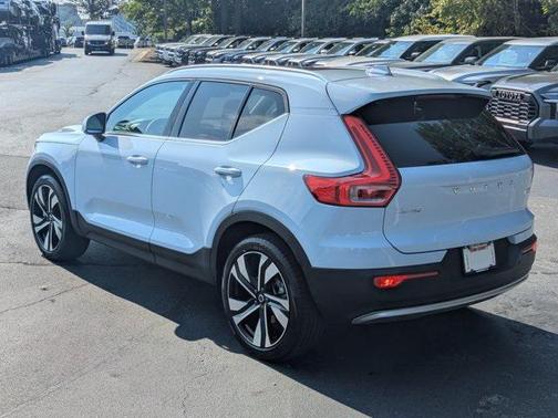 2024 Volvo XC40 B5 Plus Bright Theme