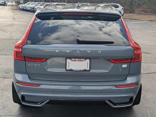 2024 Volvo XC60 Recharge Plug-In Hybrid T8 Ultimate Dark Theme