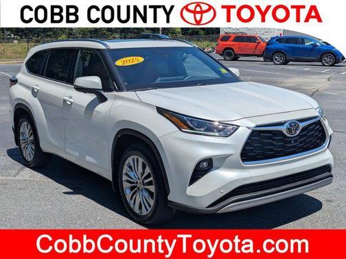 Pearl 2025 Toyota Highlander Platinum