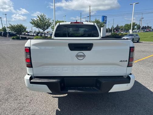 2025 Nissan Frontier SV