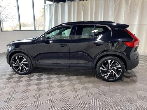 2020 Volvo XC40 T5 R-Design