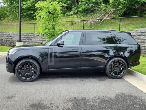 Santorini Black 2026 Land Rover Range Rover P400 SE 7 Seat