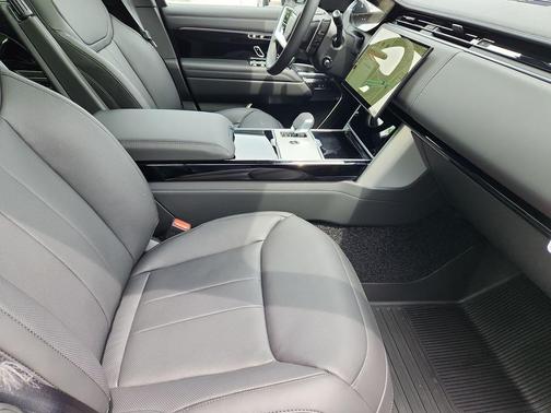 Santorini Black 2026 Land Rover Range Rover P400 SE 7 Seat