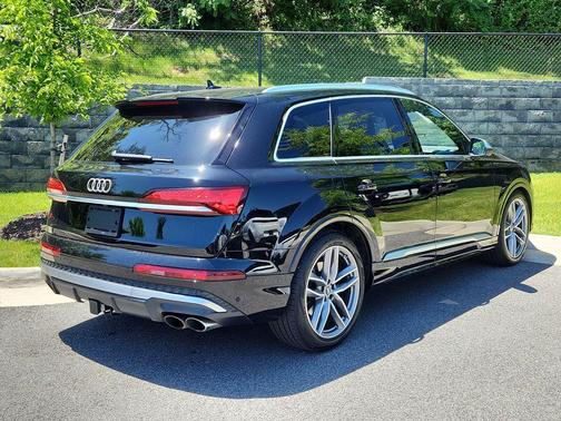 Mythos Black Metallic 2025 Audi SQ7 4.0T Premium Plus