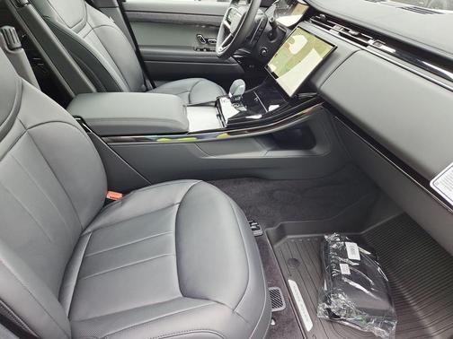 Fuji White 2026 Land Rover Range Rover Sport P360 SE