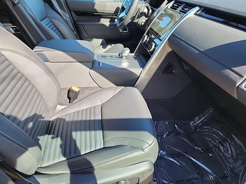 Eiger Grey 2025 Land Rover Discovery P300 S