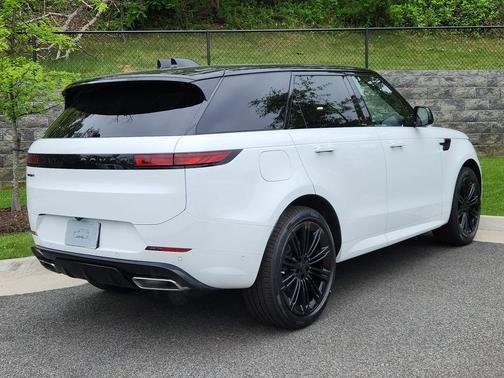 Fuji White 2026 Land Rover Range Rover Sport P400 Dynamic SE