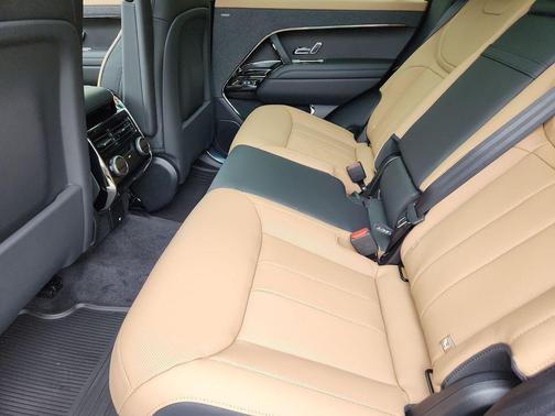 Fuji White 2026 Land Rover Range Rover Sport P400 Dynamic SE