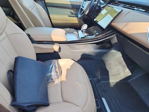 Fuji White 2026 Land Rover Range Rover Sport SE
