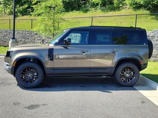 Gondwana Stone 2025 Land Rover Defender P300