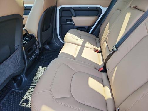Fuji White 2026 Land Rover Defender P400 X-Dynamic SE