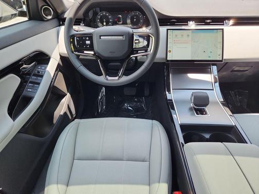 Seoul Pearl Silver 2026 Land Rover Range Rover Evoque Core S