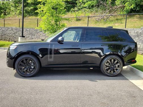 Santorini Black 2026 Land Rover Range Rover P550e SE