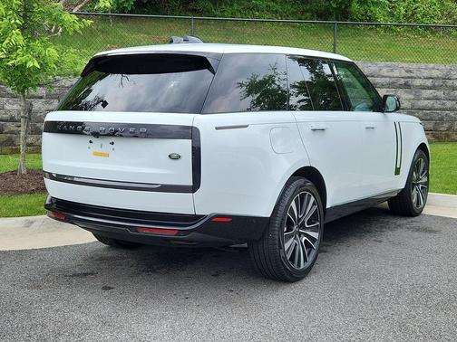 Fuji White 2023 Land Rover Range Rover P400 SE