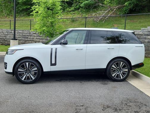 Fuji White 2023 Land Rover Range Rover P400 SE