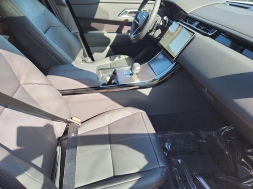 Fuji White 2026 Land Rover Range Rover Velar Dynamic SE