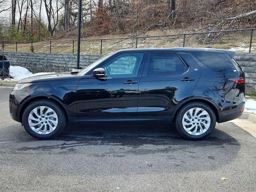 Santorini Black 2026 Land Rover Discovery S