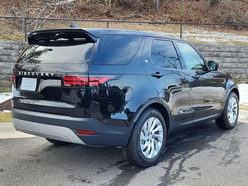 Santorini Black 2026 Land Rover Discovery S