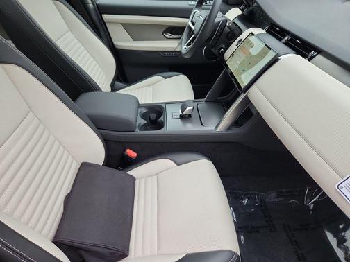 2026 Land Rover Discovery Sport LANDMARK