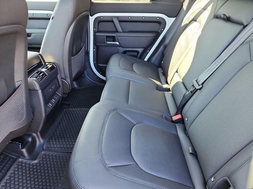 Fuji White 2026 Land Rover Defender 110 X-Dynamic SE