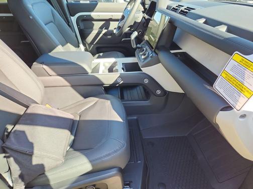 Fuji White 2026 Land Rover Defender 110 X-Dynamic SE