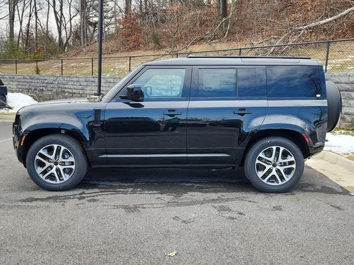 Santorini Black 2026 Land Rover Defender P400 X-Dynamic SE