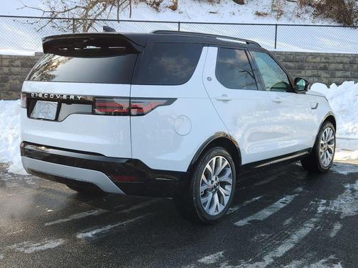 Fuji White 2026 Land Rover Discovery Tempest Edition