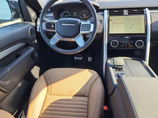 Fuji White 2026 Land Rover Discovery Tempest Edition