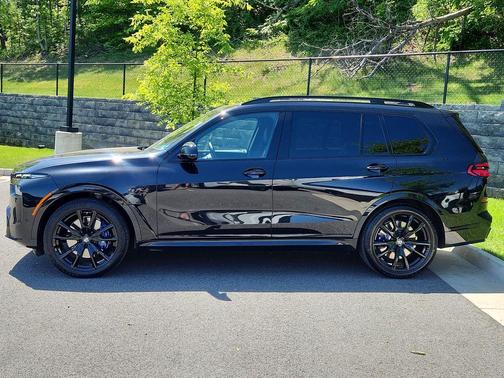 Black Sapphire Metallic 2024 BMW X7 M60i