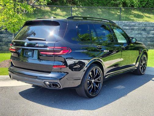 Black Sapphire Metallic 2024 BMW X7 M60i