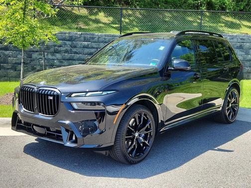 Black Sapphire Metallic 2024 BMW X7 M60i