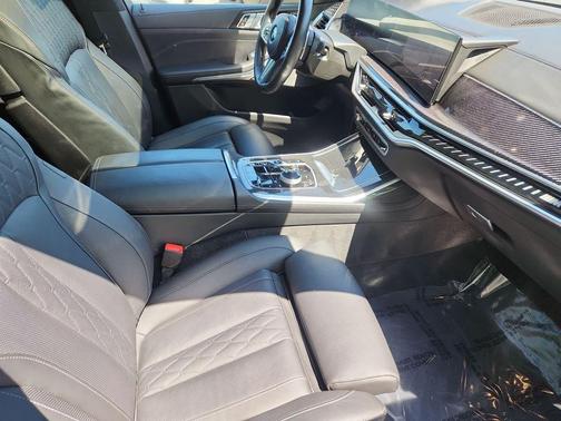 Black Sapphire Metallic 2024 BMW X7 M60i