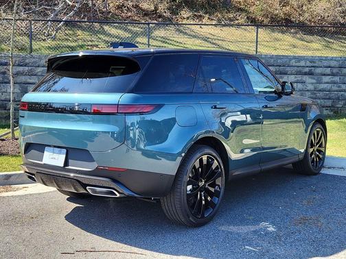 Giola Green 2026 Land Rover Range Rover Sport SE