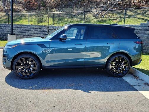 Giola Green 2026 Land Rover Range Rover Sport SE