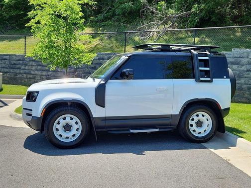 Fuji White 2023 Land Rover Defender 90 S